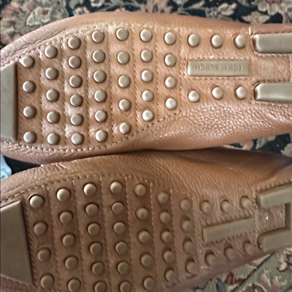 Tory Burch everly tan Leather Loafers with Gold Logo - Picture 15 of 15